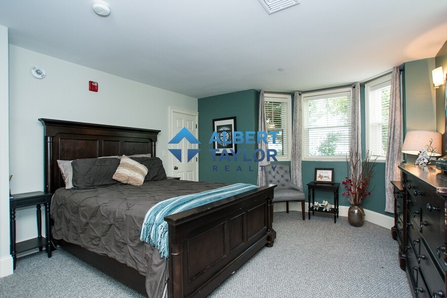 Building Photo - 111 Pleasant St