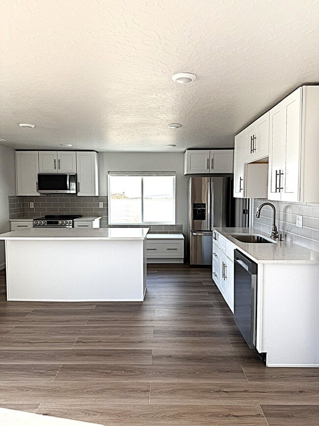 Building Photo - 2482 N Paintbrush Dr