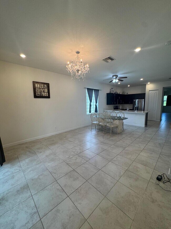 Building Photo - 4474 Buena Tara Dr