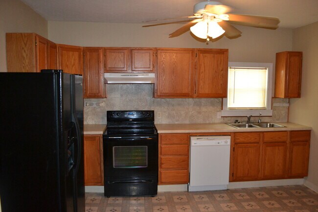 Building Photo - Nice and previously remodeled 2 bedroom w/ detached 3rd bedroom, carport & storage garage in Clay...