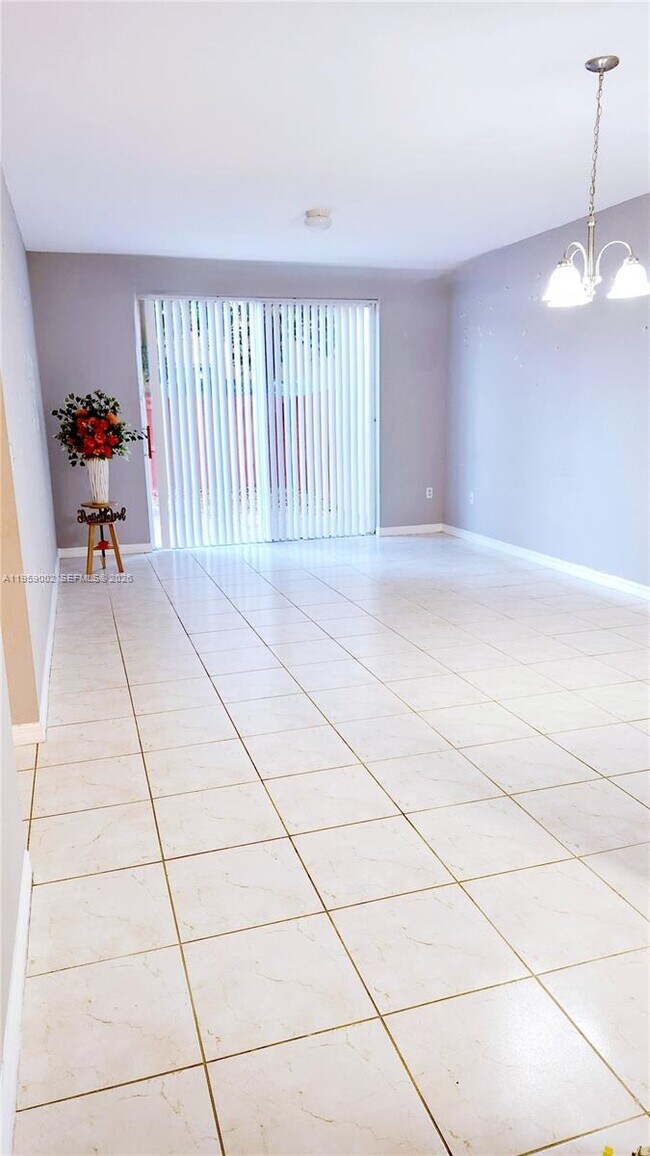 Building Photo - 741 SE 2nd St