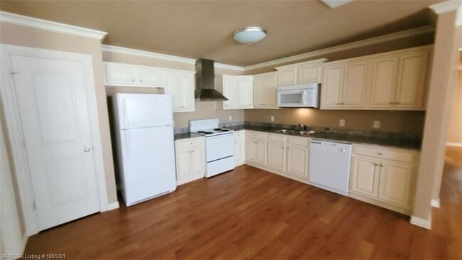 Building Photo - 1212 Mesa Dr