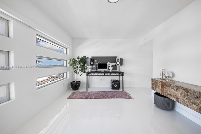 Building Photo - 1040 Biscayne Blvd