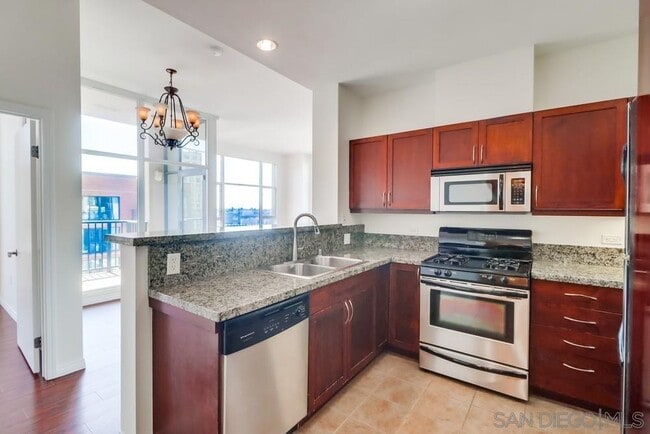 Building Photo - 530 K St