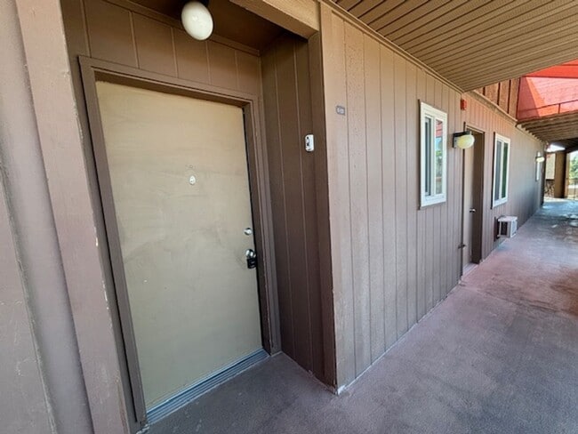 Building Photo - 2 Bedroom - 2 Bath Condo