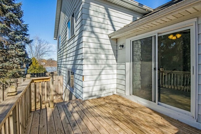 Building Photo - 1302 N Gammon Rd