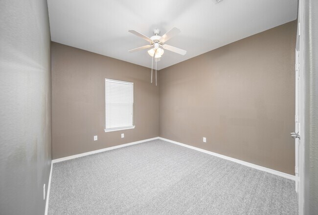 Building Photo - 21323 Sweet Grass Ln