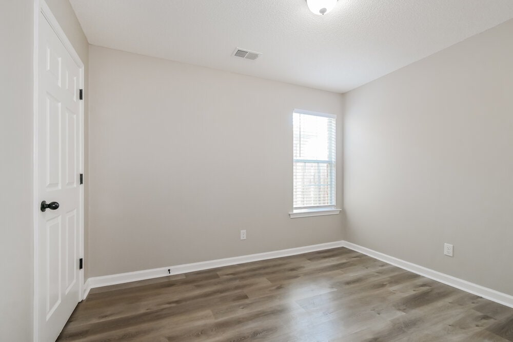 Building Photo - 7895 Ridgedale Dr