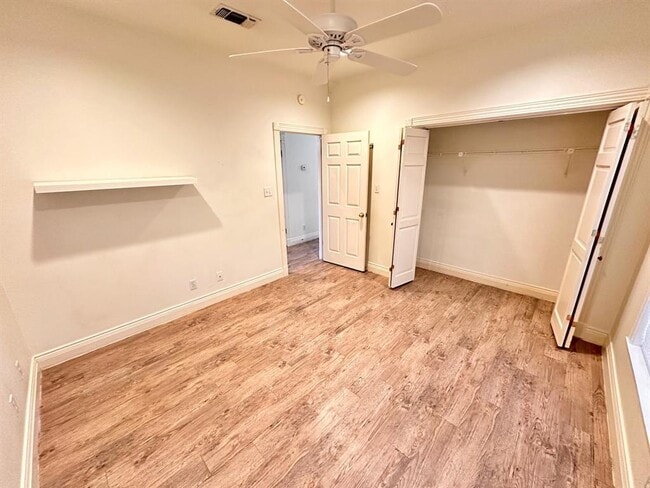 Building Photo - 402 W 44th St