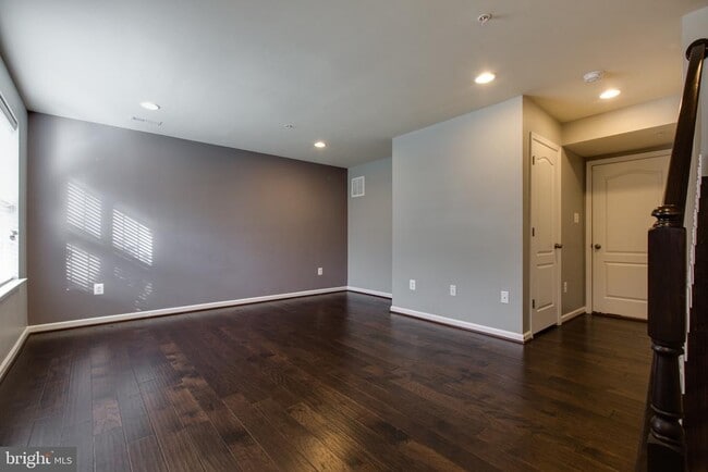Building Photo - 1314 Hawthorn Dr