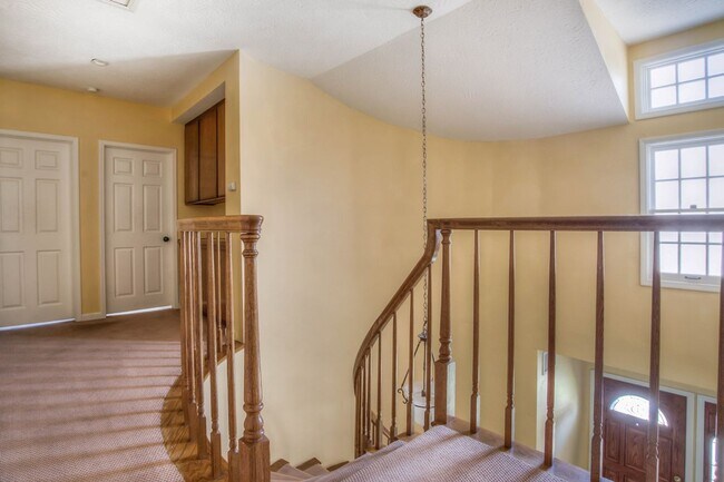 Building Photo - 4546 E Blue Jay Ave