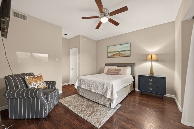 Building Photo - 2211 S Braeswood Blvd