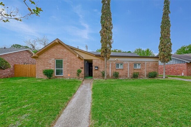 Primary Photo - 5107 Trail Lake Dr