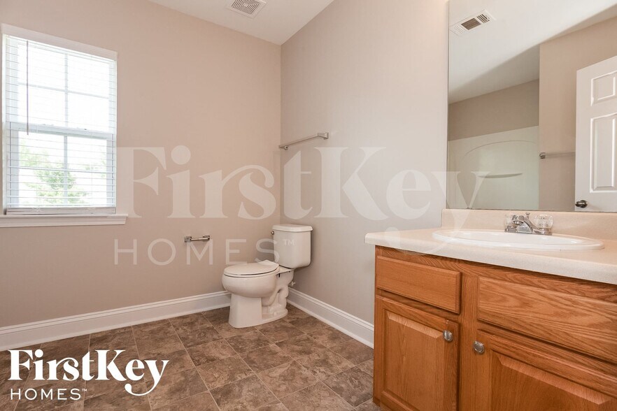 Building Photo - 10620 Bur Oak Dr
