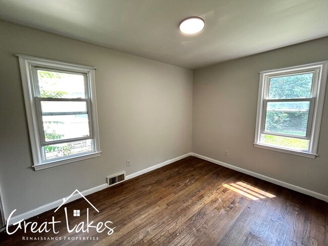 Building Photo - Charming 3 Bedroom 1 Bathroom now availabl...
