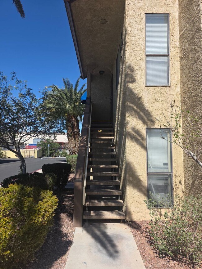 Building Photo - Beautiful CONDO 2 Bedroom- 2 Bath