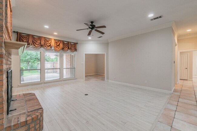 Building Photo - Beautiful 4 Bedroom Home in Ridgmar