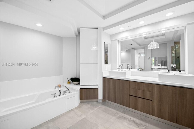 Building Photo - 151 Isle of Venice Dr