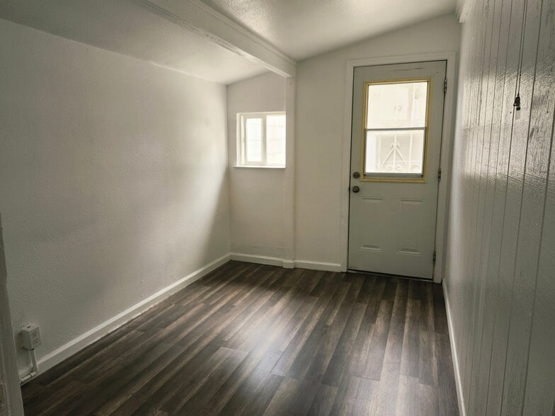 Building Photo - 2116 Weller Way