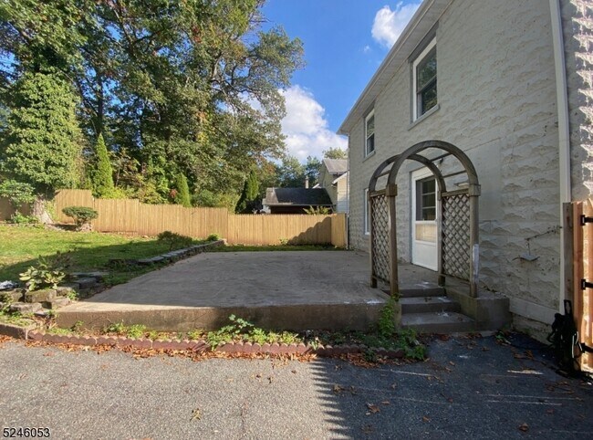 Building Photo - 10 Park Rd