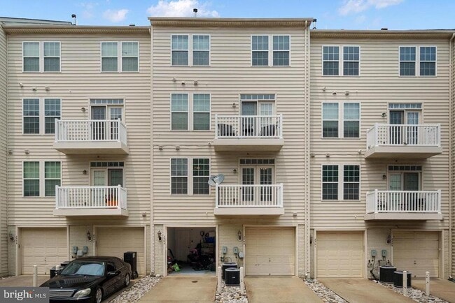 Building Photo - 2593 Eastbourne Dr