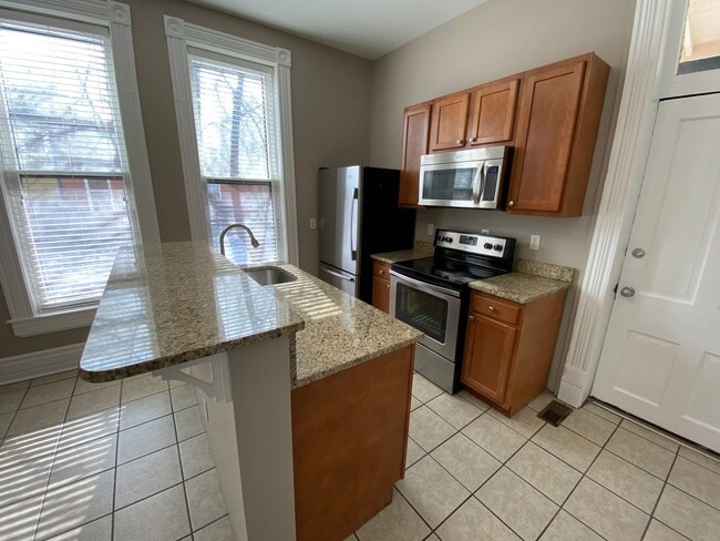 Building Photo - 885 Dennison Ave