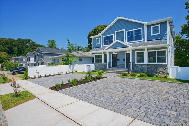 Building Photo - 42 Linwood Rd N