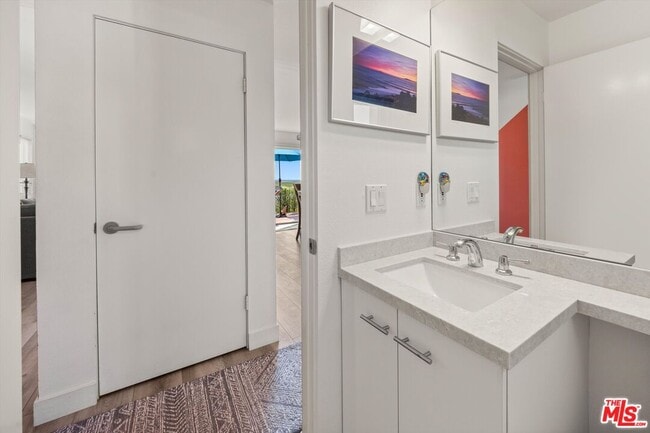 Building Photo - 4297 Carpinteria Ave