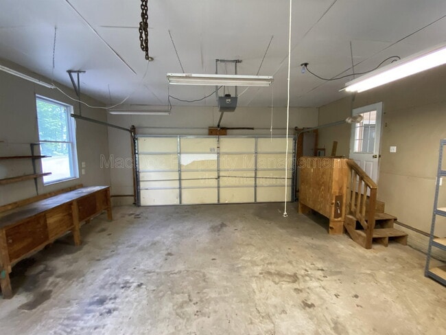 Building Photo - 10207 Battlefield Dr