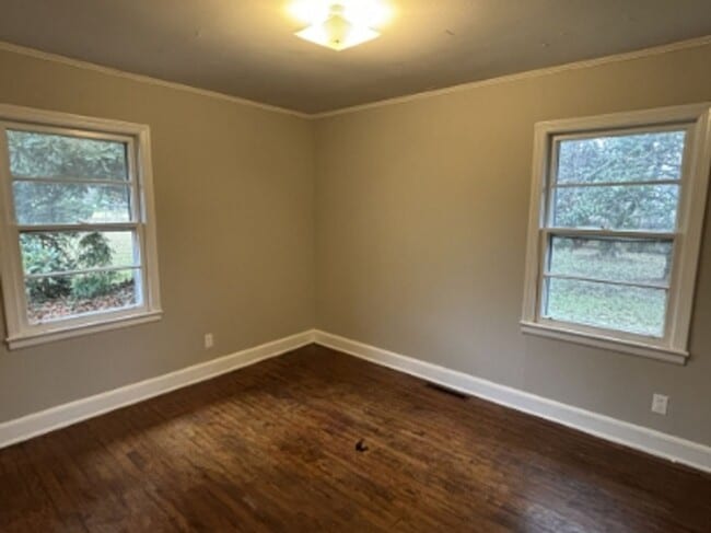 Building Photo - Newly Rennovated