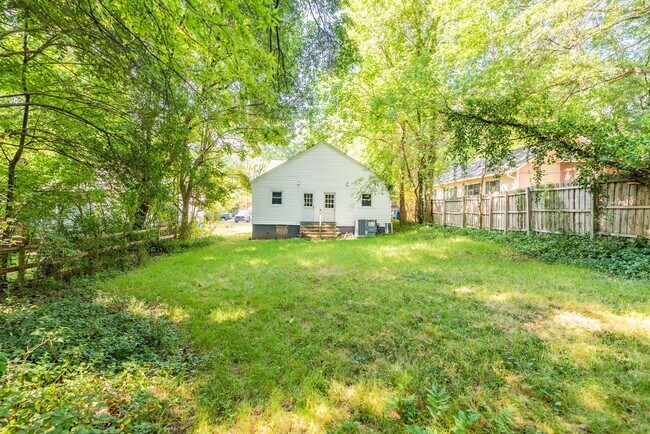 Building Photo - Charming 1 Bedroom, 1 Bathroom Duplex in O...