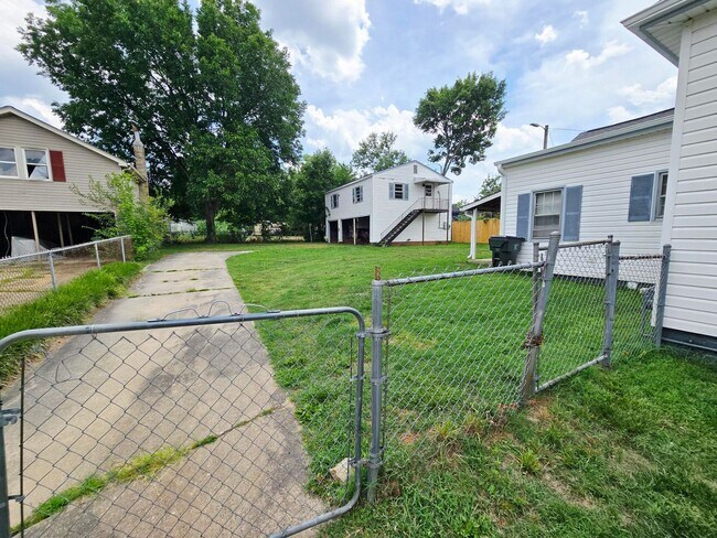 Building Photo - 728 Tucker St