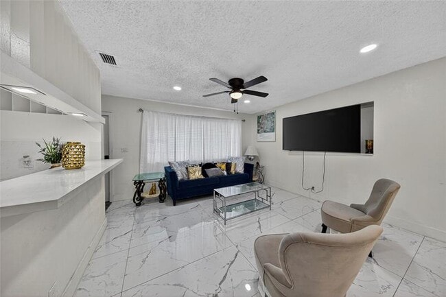 Building Photo - 19621 NW 11th Ct