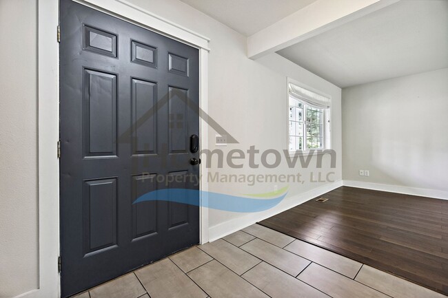 Building Photo - 4 Bedroom 4 Bathroom Home with Attached 2-...