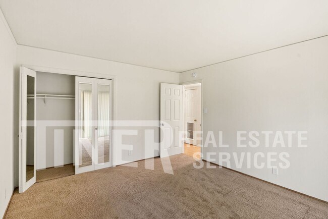 Building Photo - 917 Bell St