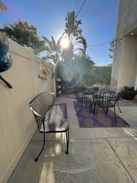 Oasis backyard, perfect for get-together - 26019 Brinton Plz