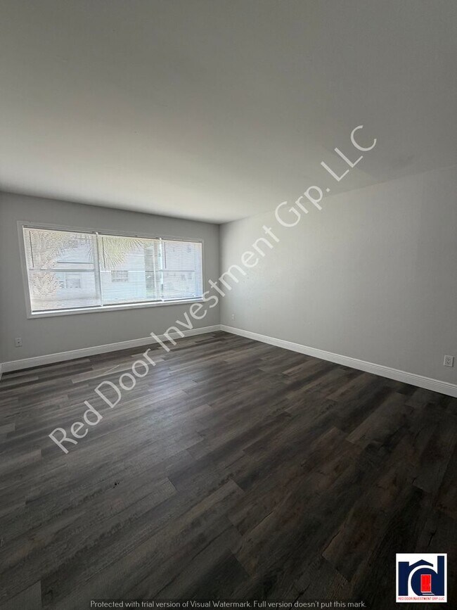 Building Photo - 2 Bedroom 1.5 Bath in the Heart of Downtown Deland~Available Now~