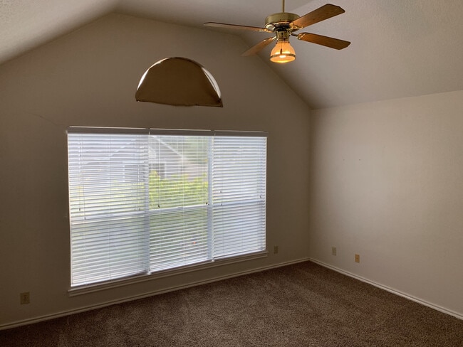 Building Photo - CHARMING 2 STORY IN DESIRED COMMUNITY*OPEN...