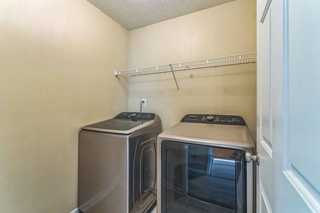 Building Photo - 2945 Highland Hill Pkwy
