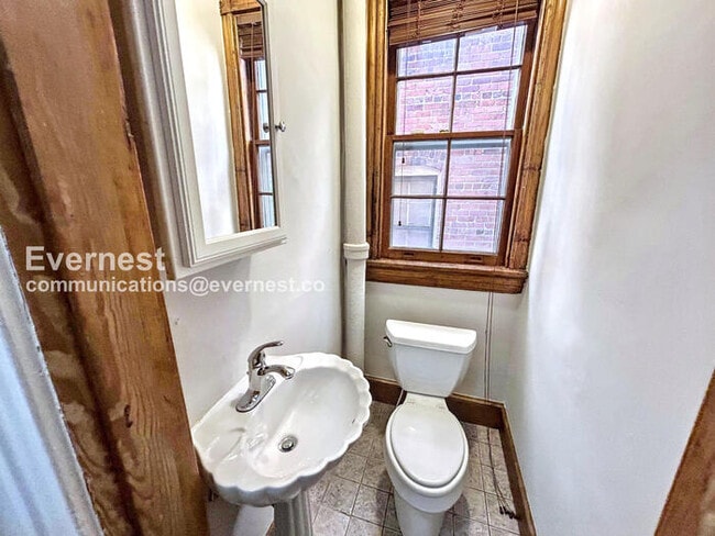 Building Photo - 2708 W Grace St