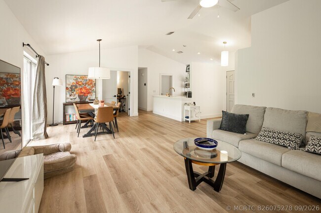 Building Photo - 73 Admirals Ct