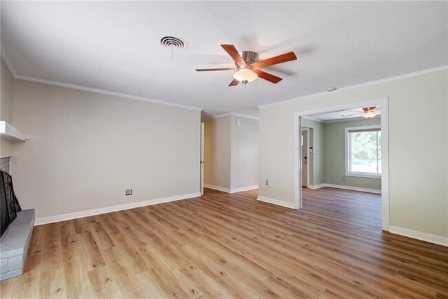 Building Photo - 900 Aurora Cir