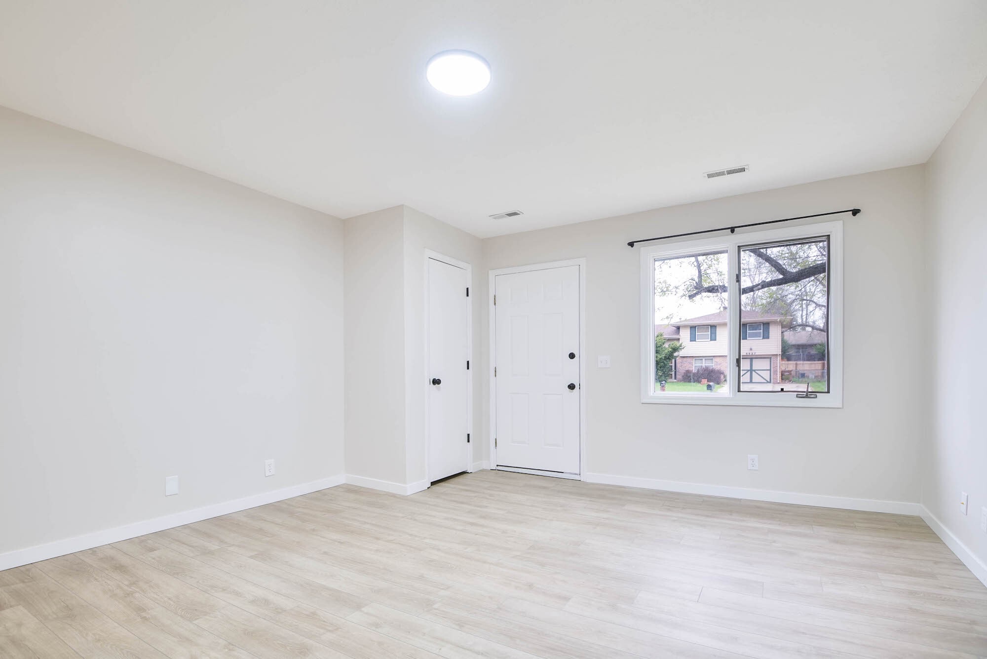 Living Room - 4934 Robin Dr