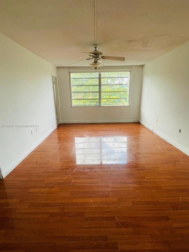 Building Photo - 2 bedroom in North Miami Beach FL 33179