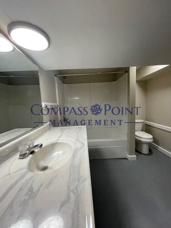 Building Photo - Welcome To Your New Home! FIRST MONTH'S RENT FREE!!