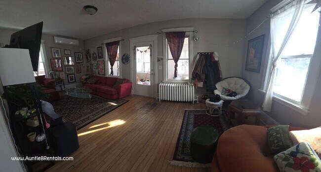 Building Photo - Beautiful single family home with near U of MN - 4 bed 2 bath