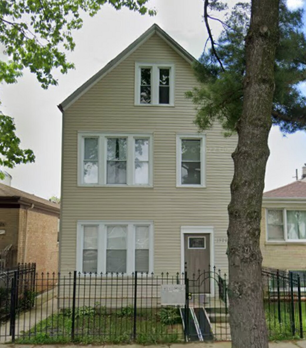 Building Photo - 2526 N Lotus Ave