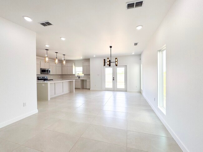 Building Photo - 530 Silvana Dr