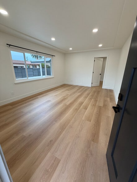 Building Photo - 365 Wisconsin Ave