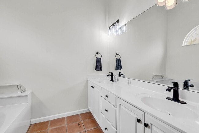 Building Photo - ** $1,000 off your first months rent with a move in by March 1st ** Don't miss out on this gorgeo...